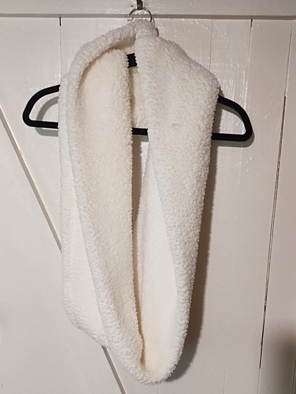 a.n.a Plush Faux Fur Infinity Scarf in Off-White EUC OSFM.